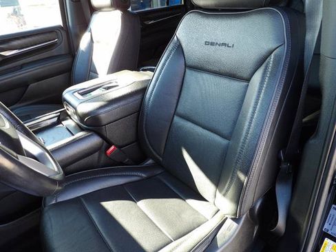 Certified 2022 GMC Yukon XL Denali w/ Denali Premium Package image 10