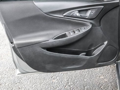 Used 2018 Chevrolet Malibu LT image 25