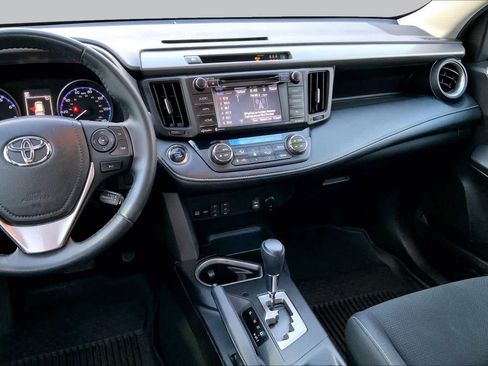 Used 2018 Toyota RAV4 XLE AWD/4WD image 7