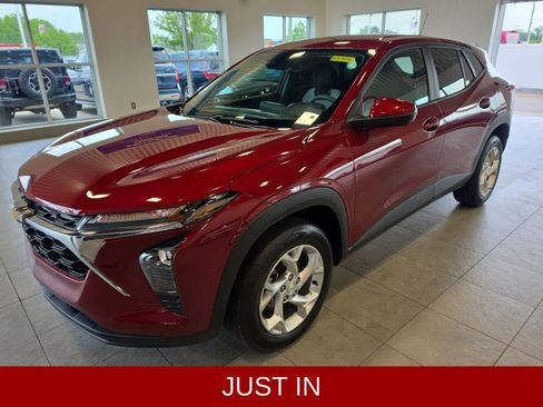 Used 2024 Chevrolet Trax LS w/ LS Convenience Package FWD image 1