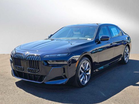 Used 2025 BMW 750e xDrive w/ Executive Package AWD/4WD image 8