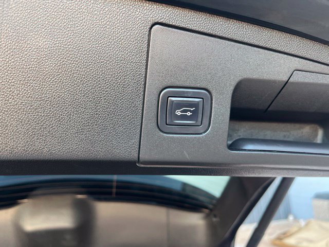 Used 2022 Cadillac XT4 Premium Luxury w/ Cold Weather Package FWD image 9