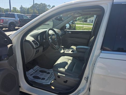Used 2012 Jeep Grand Cherokee Laredo RWD image 5