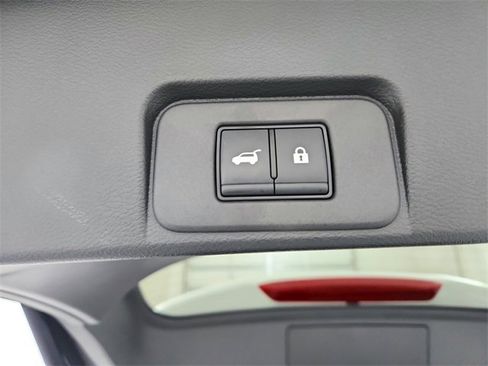 Used 2025 Nissan Rogue SL w/ Tech Package image 44