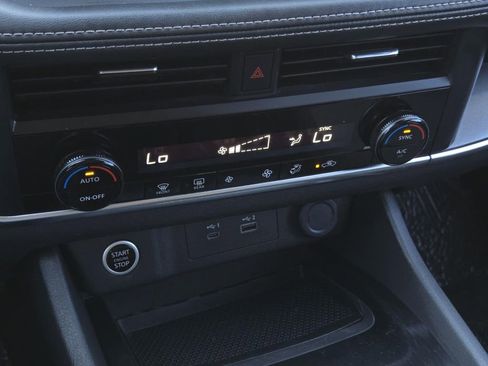 Certified 2023 Nissan Rogue SV image 21