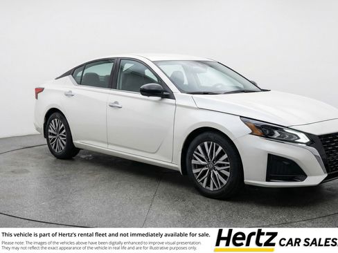 Used 2025 Nissan Altima 2.5 SV FWD image 1