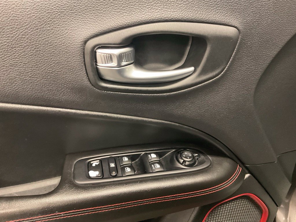 Used 2018 Jeep Compass Trailhawk w/ Navigation Group AWD/4WD image 15