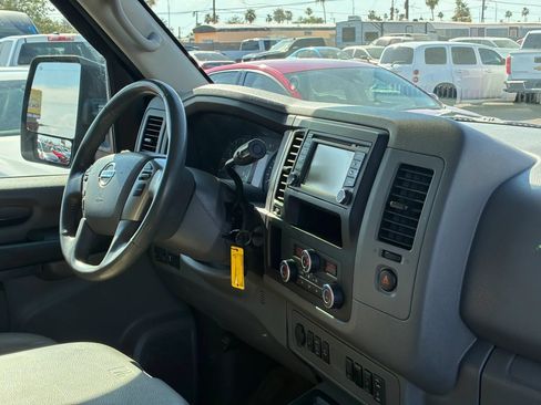 Used 2018 Nissan NV 3500 SL RWD image 26