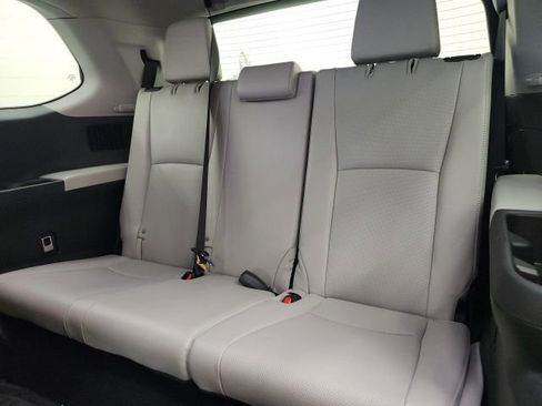 Certified 2024 Toyota Grand Highlander XLE image 10