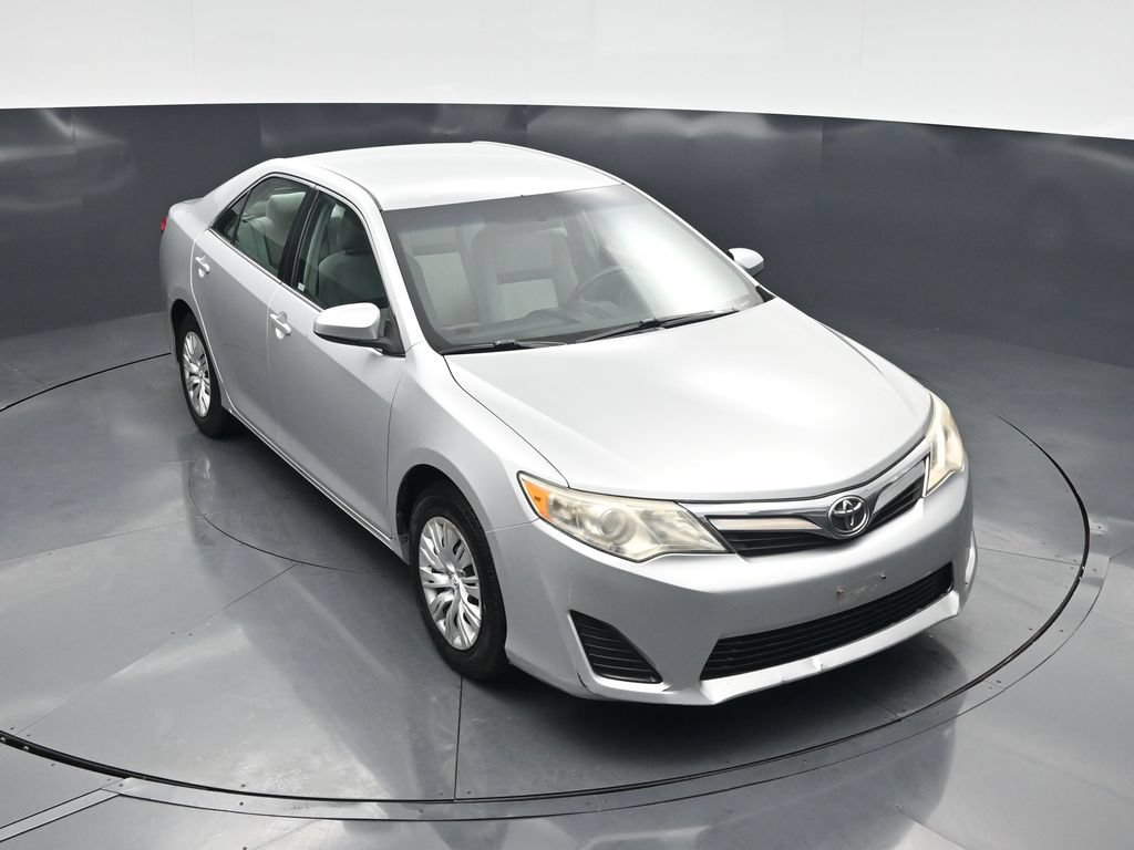 Used 2014 Toyota Camry LE FWD image 32