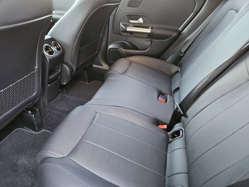 Used 2025 Mercedes-Benz GLA 250 image 28