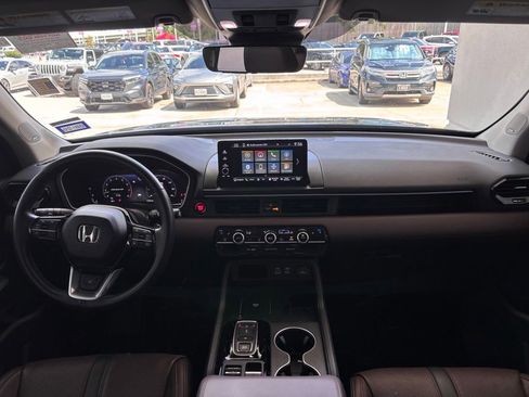 Used 2025 Honda Pilot Elite image 18