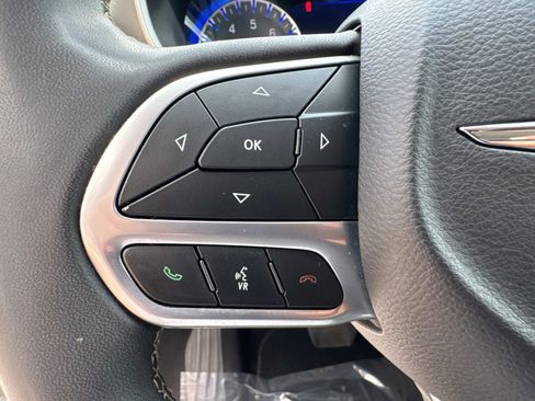Certified 2023 Chrysler Pacifica Touring-L FWD image 31