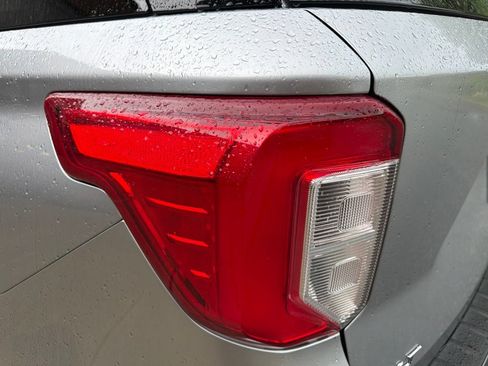 Used 2023 Ford Explorer XLT AWD/4WD image 18