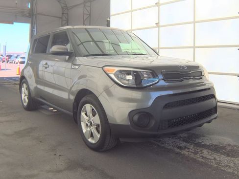 Used 2017 Kia Soul FWD image 4