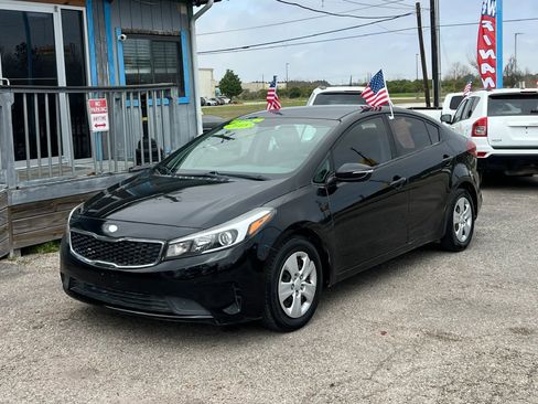 Used 2018 Kia Forte LX image 2