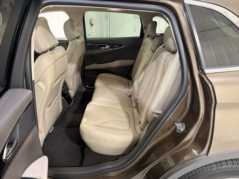 Used 2022 Lincoln Nautilus Reserve image 12