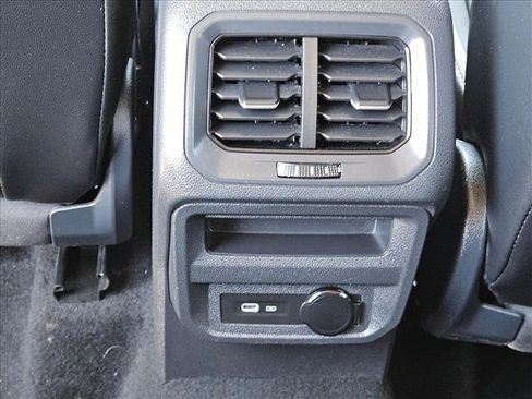 Used 2024 Volkswagen Tiguan SE AWD/4WD image 24