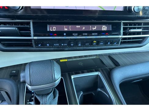 Certified 2023 Toyota Sienna Platinum image 24