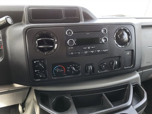 Used 2014 Ford E-350 and Econoline 350 XLT image 21