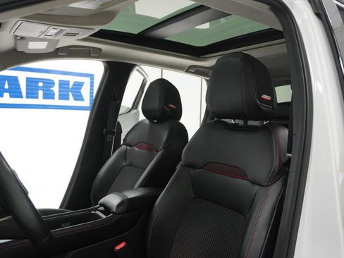 Used 2025 Nissan Kicks SR w/ SR Premium Package FWD image 16
