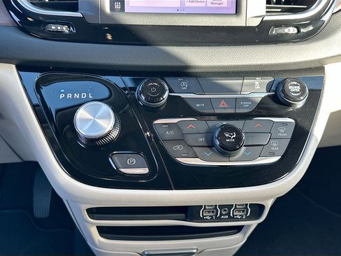 Used 2024 Chrysler Voyager LX image 16