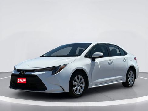 Used 2024 Toyota Corolla LE FWD image 2