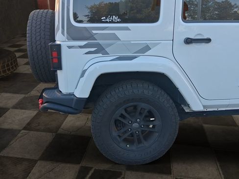 Used 2017 Jeep Wrangler Unlimited Sahara AWD/4WD image 8