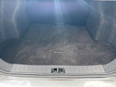 Used 2023 Nissan Versa SV image 9