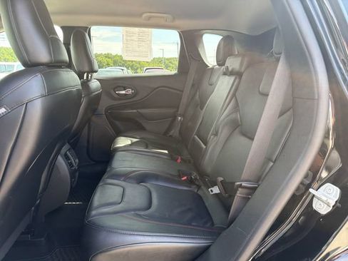 Used 2022 Jeep Cherokee Trailhawk w/ Sound & Nav Group AWD/4WD image 36