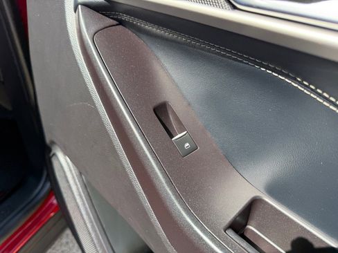 Used 2020 Ford Explorer XLT w/ Equipment Group 202A image 23