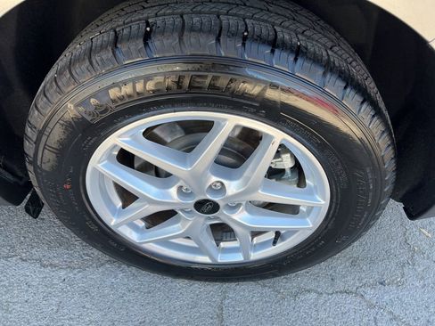 Used 2024 Ford Edge SEL image 29