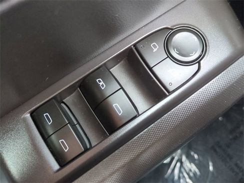 Used 2023 Chevrolet Colorado LT w/ LT Convenience Package III image 22