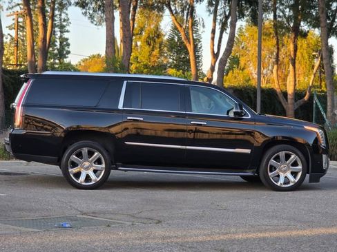 Used 2018 Cadillac Escalade ESV Luxury RWD image 10