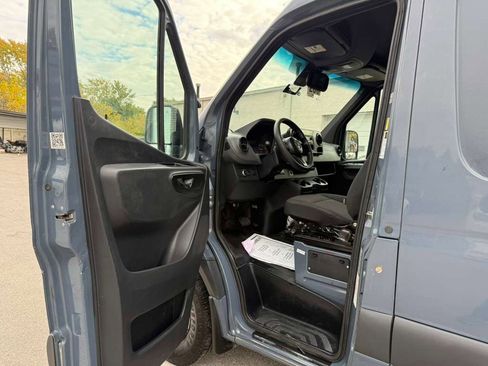 Used 2019 Mercedes-Benz Sprinter 144 image 15