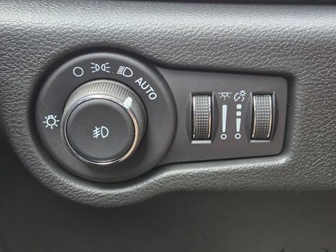 New 2026 Chrysler Pacifica Select AWD/4WD image 13