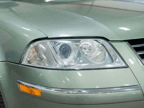 Used 2002 Volkswagen Passat GLX image 12