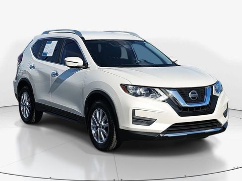 Used 2019 Nissan Rogue SV image 2