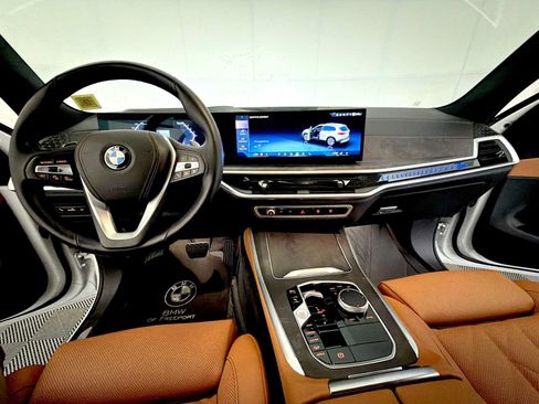 Used 2024 BMW X5 xDrive40i w/ Parking Assistance Package AWD/4WD image 12