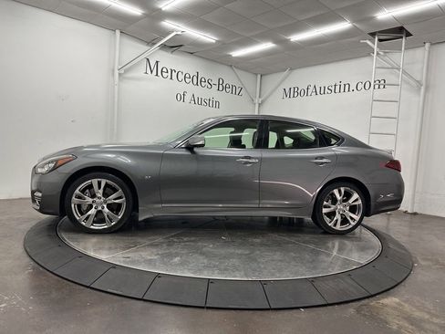 Used 2016 INFINITI Q70 3.7 w/ Deluxe Touring Package RWD image 4