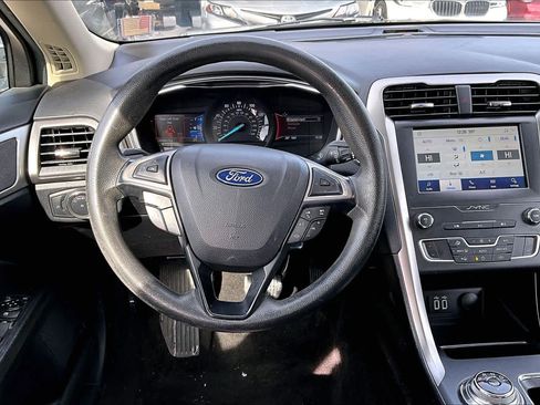 Used 2020 Ford Fusion SE image 7