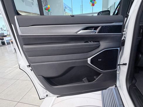 New 2026 Jeep Grand Wagoneer Limited AWD/4WD image 32