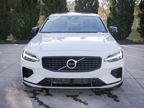 Used 2022 Volvo S60 T8 R-Design image 3