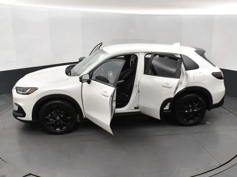 Used 2025 Honda HR-V Sport image 7