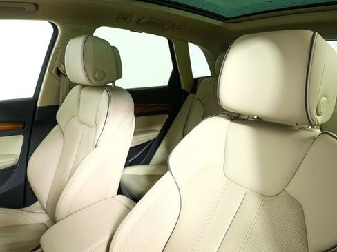 Used 2023 Audi Q5 2.0T Prestige w/ Prestige Package image 5