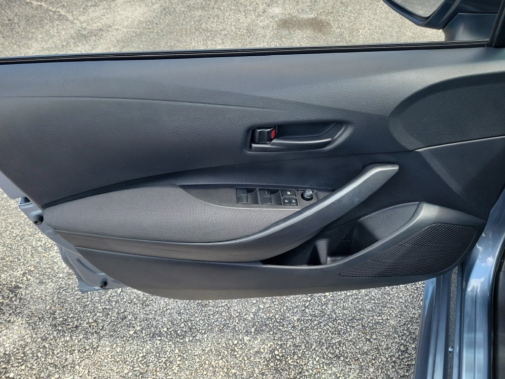 Used 2025 Toyota Corolla LE FWD image 11