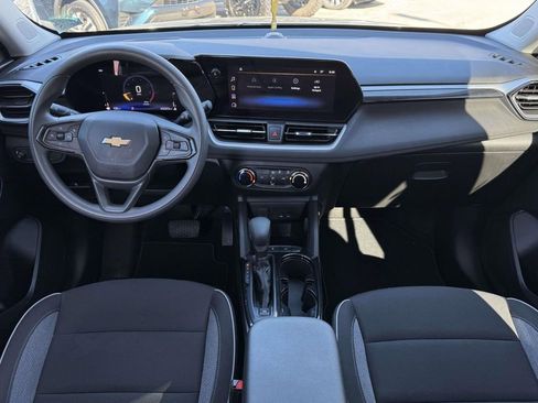 Used 2024 Chevrolet TrailBlazer LS image 2