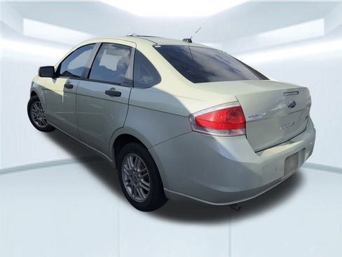 Used 2010 Ford Focus SE image 6