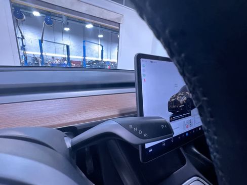 Used 2023 Tesla Model Y Long Range image 27