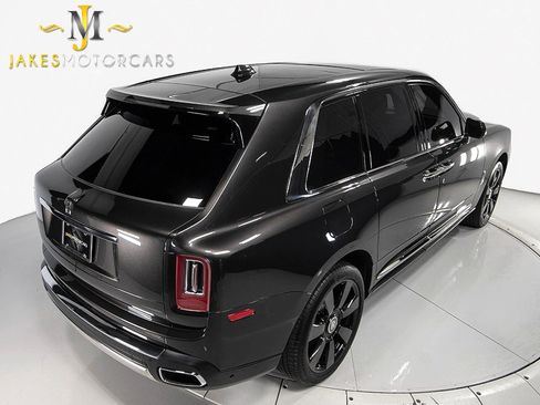 Used 2019 Rolls-Royce Cullinan image 12